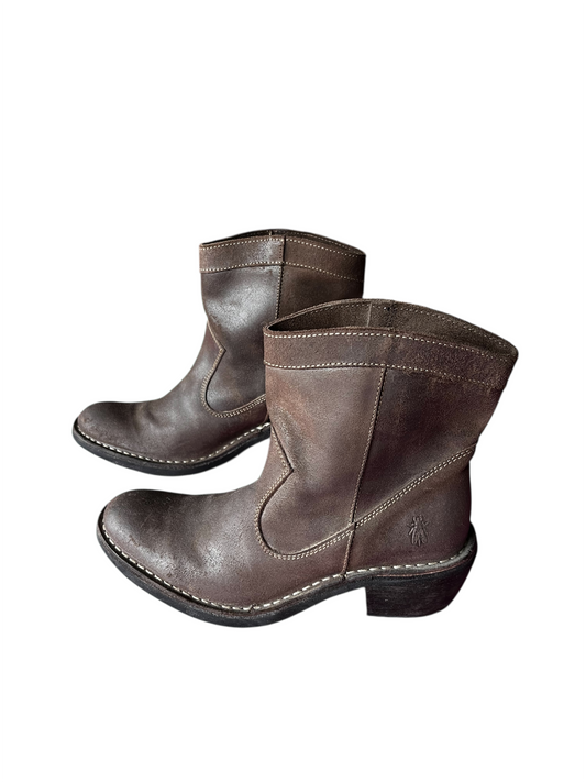 LOW ANKLE BOOTS
